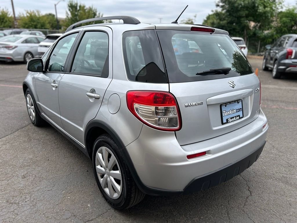 Used 2011 Silver Suzuki Premium image 9