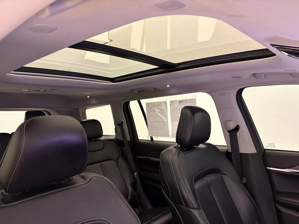 Used 2021 White Jeep Limited 4x4 image 11