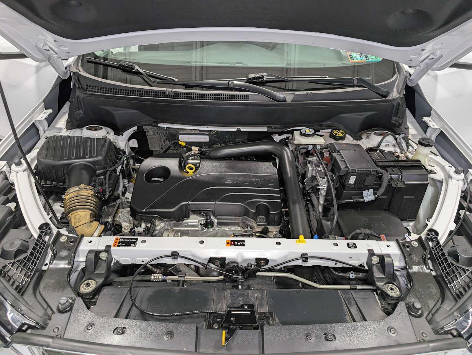 Used 2023 Summit White GMC SLE image 11
