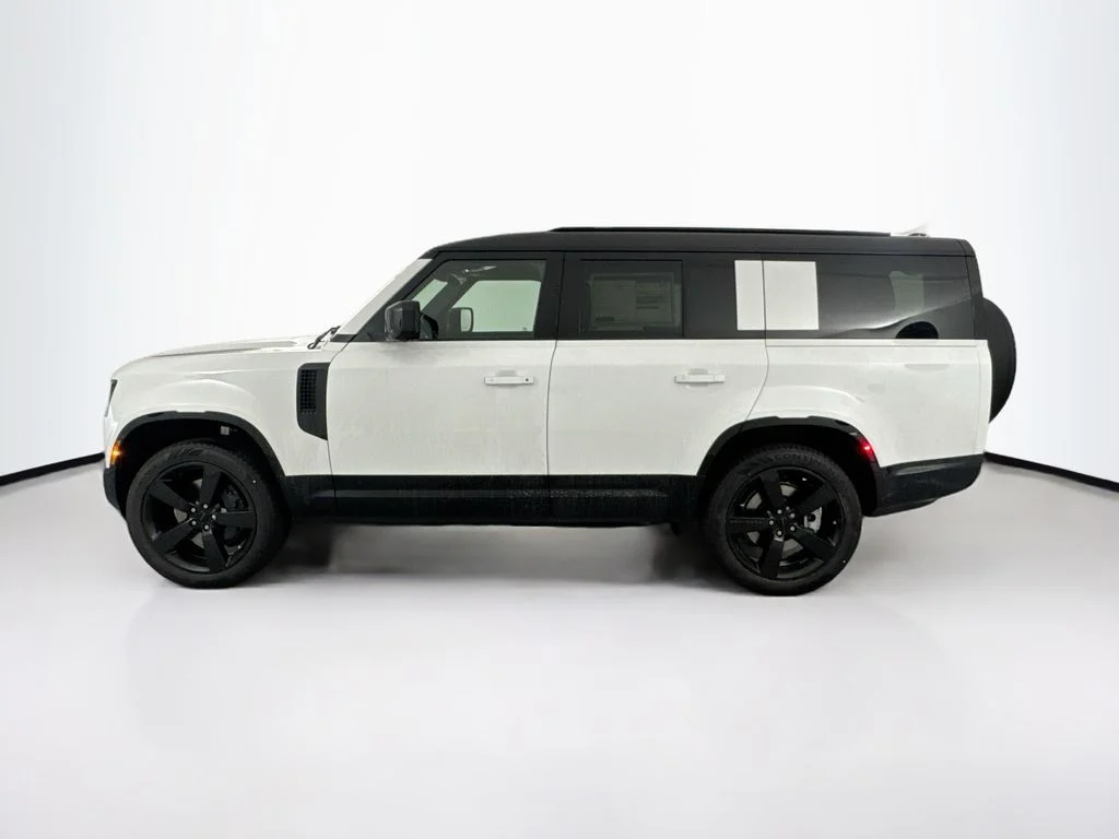 New 2026 White Land Rover X-Dynamic SE image 8