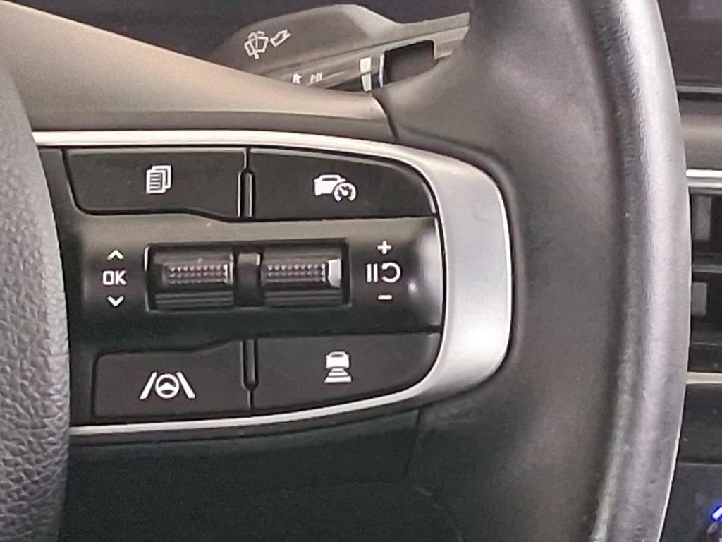 Used 2025 White Kia GT-Line image 12