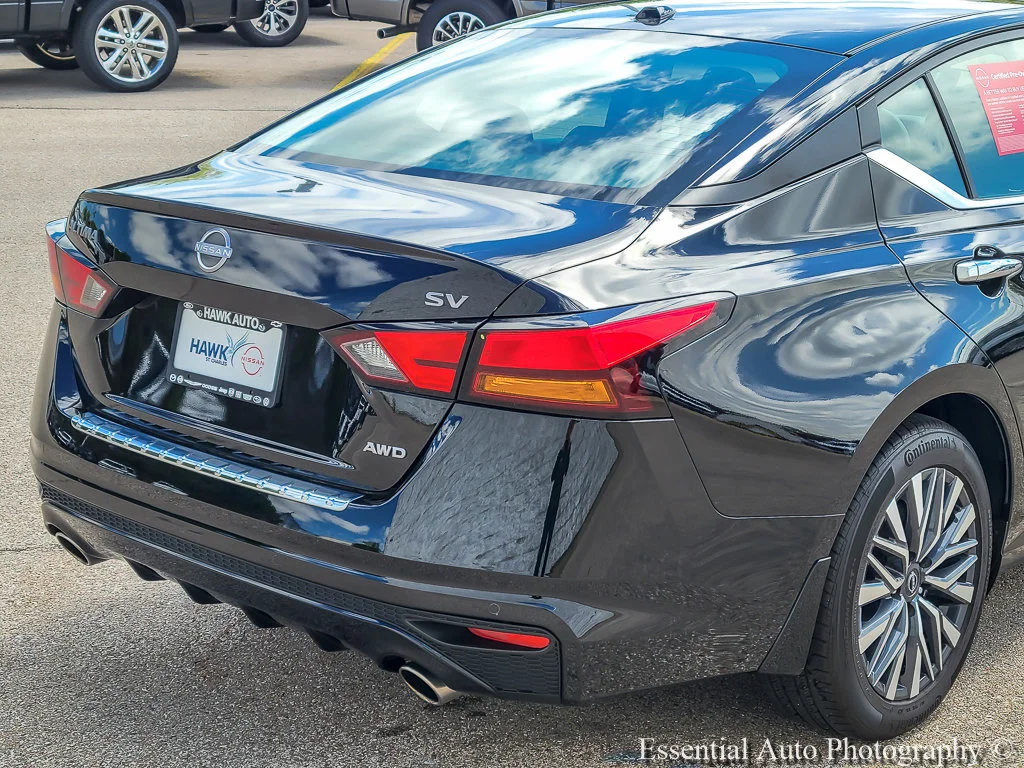 Used 2023 Super Black Nissan 2.5 SV image 6