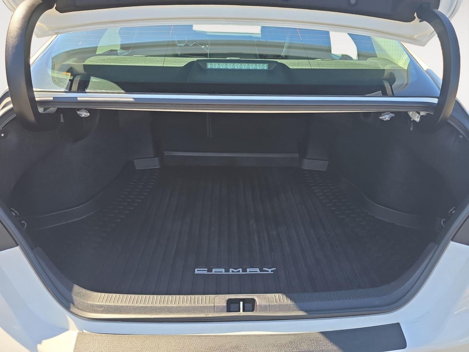 Used 2018 Super White Toyota SE image 13
