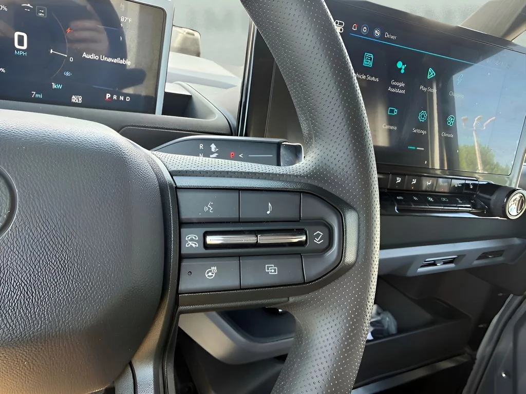 Used 2024 White BrightDrop Base image 20