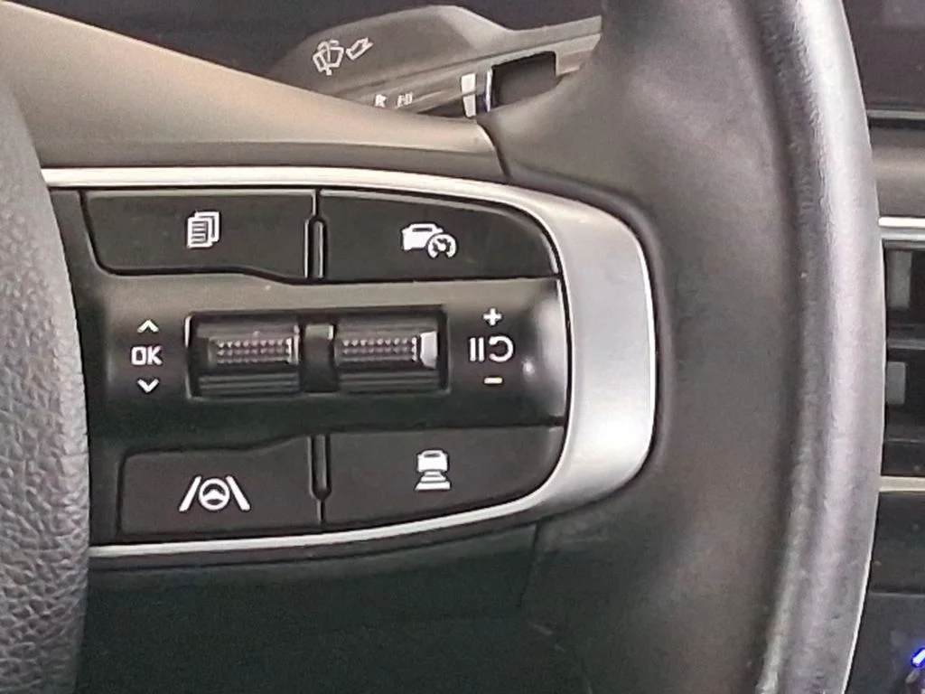 Certified Used 2025 White Kia GT-Line image 12