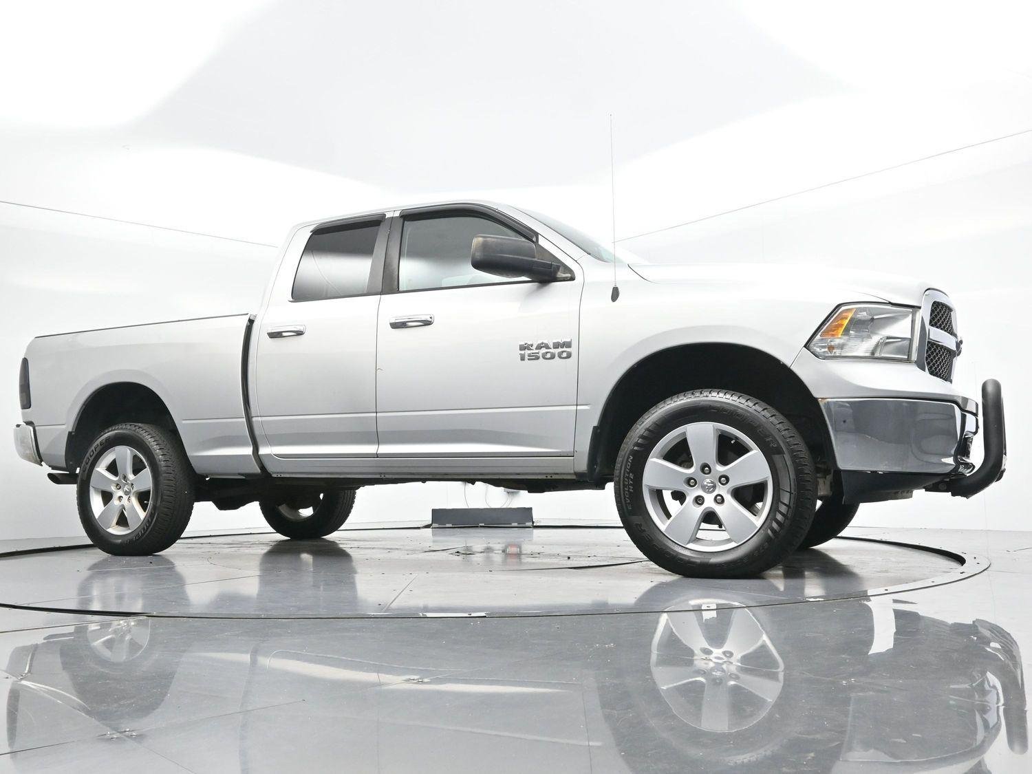 Used 2015 Bright Silver Metallic Clearcoat Ram SLT image 38