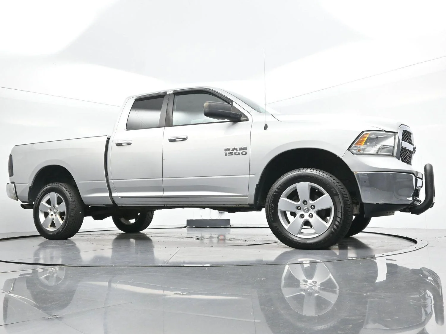 Used 2015 Bright Silver Metallic Clearcoat Ram SLT image 38