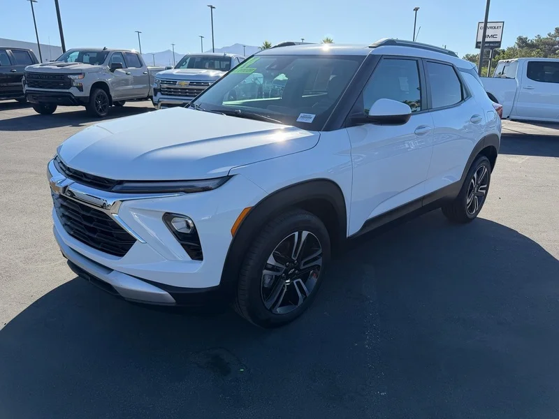 Used 2024 Summit White Chevrolet LT image 7