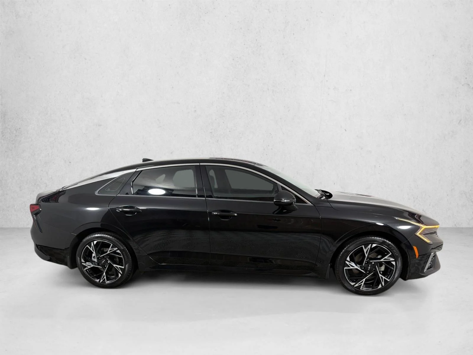Used 2025 Silver Kia GT-Line image 3