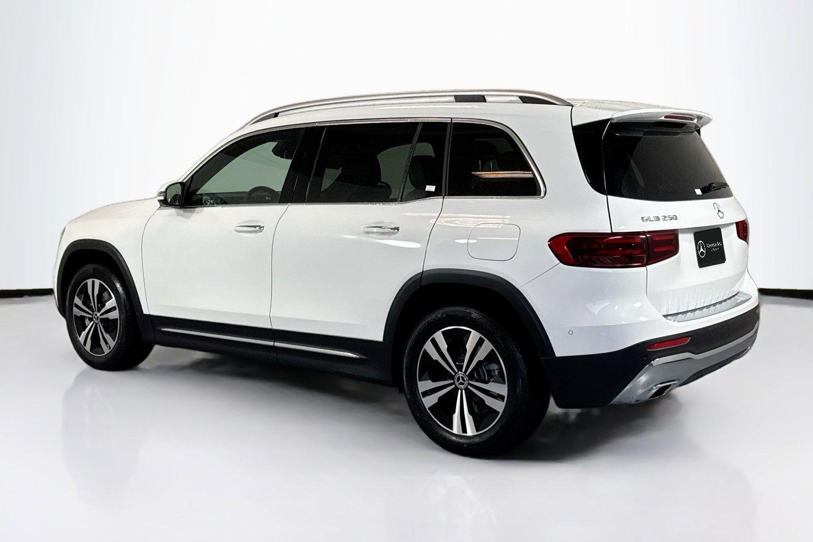 New 2026 Polar White Mercedes-Benz GLB 250 image 7