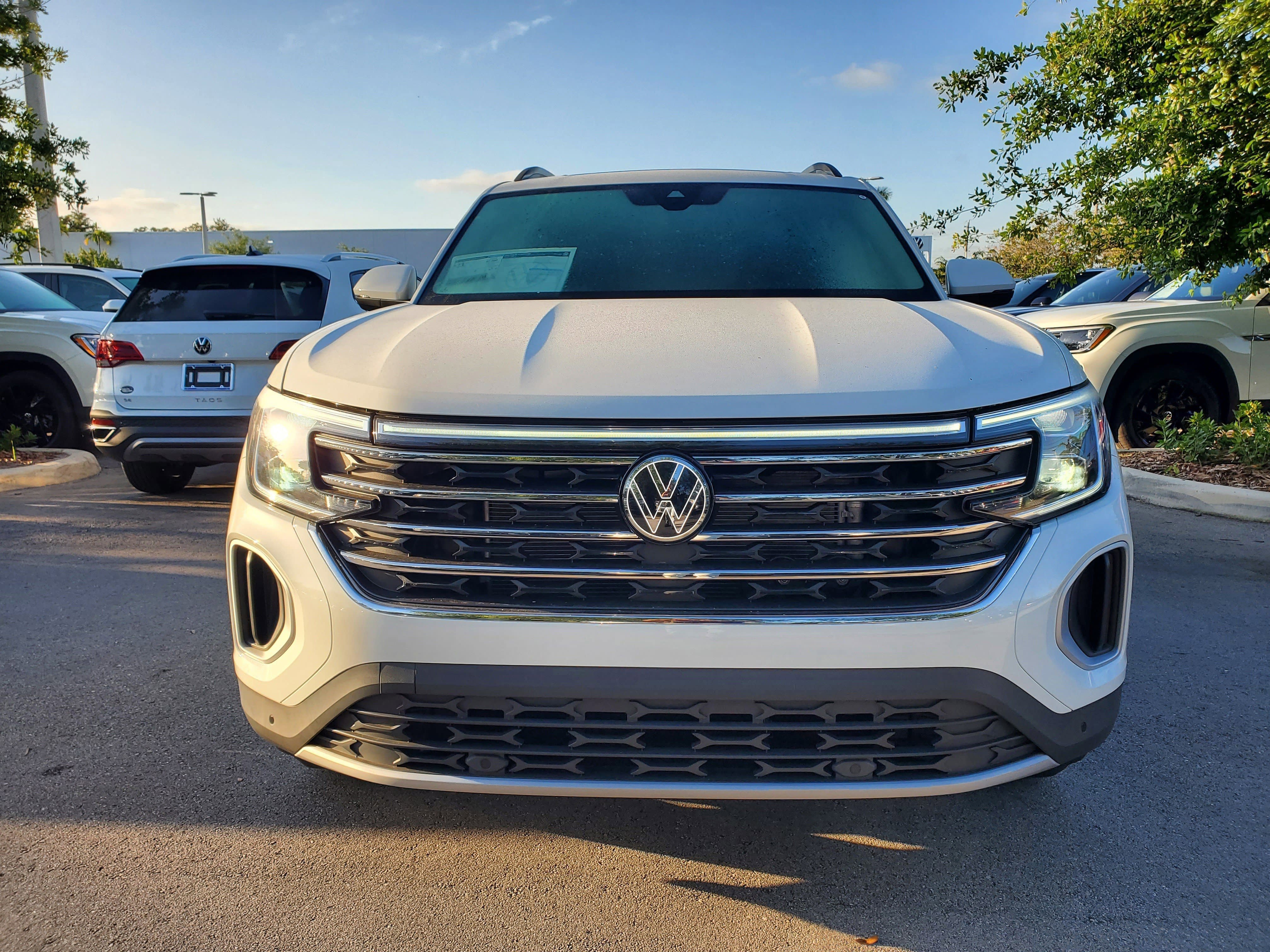 New 2026 White Volkswagen 2.0T SE w/Technology image 2