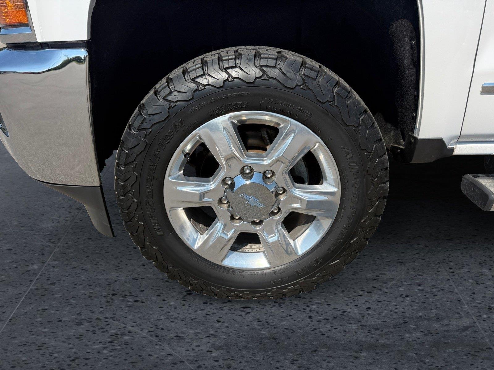 Used 2019 Iridescent Pearl Tricoat Chevrolet LTZ image 12