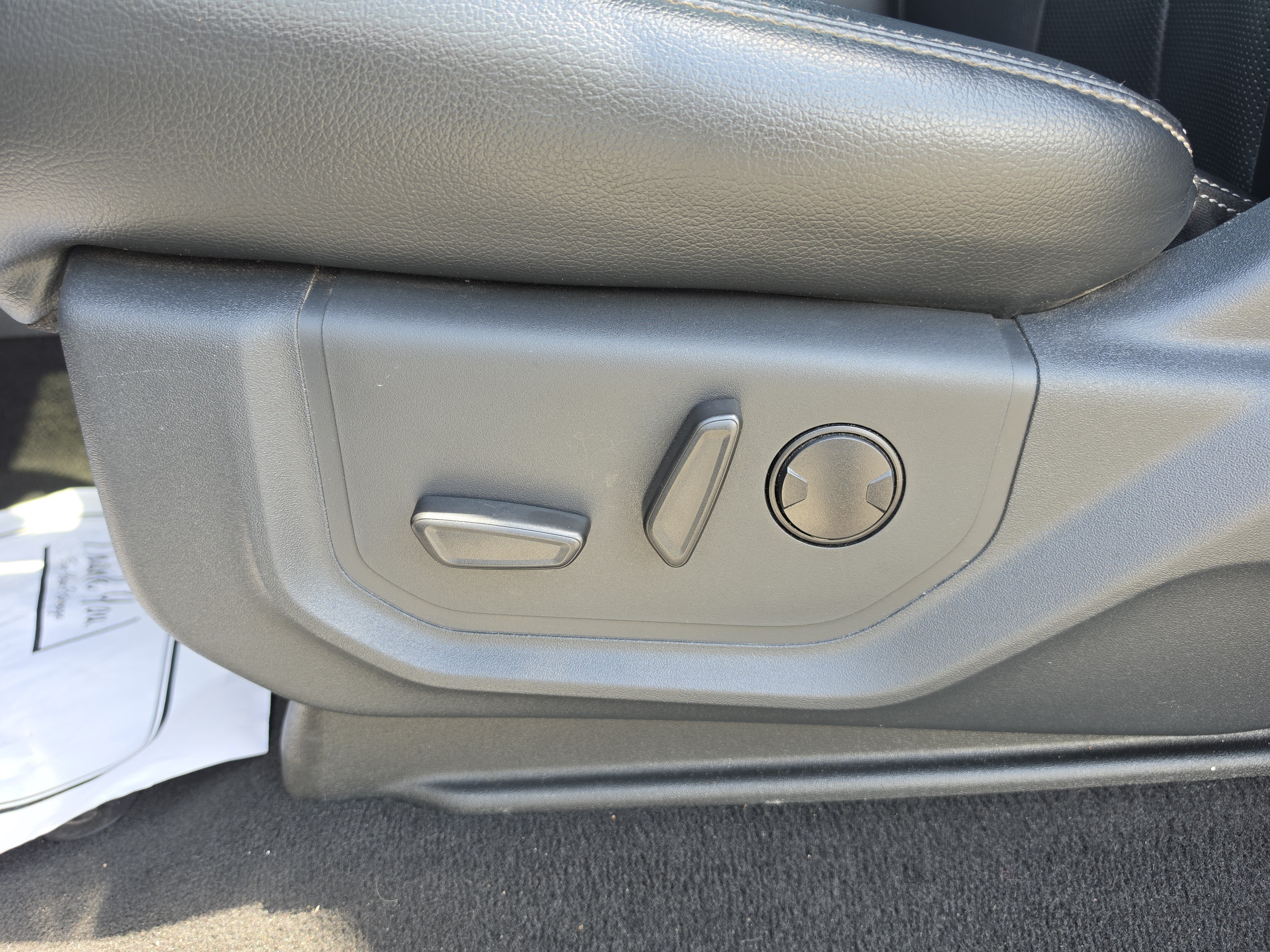 Used 2022 Black Metallic Ford LARIAT image 26