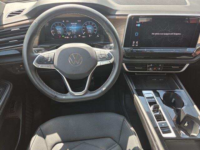 Used 2025 Deep Black Pearl Volkswagen 2.0T SE w/Technology image 23