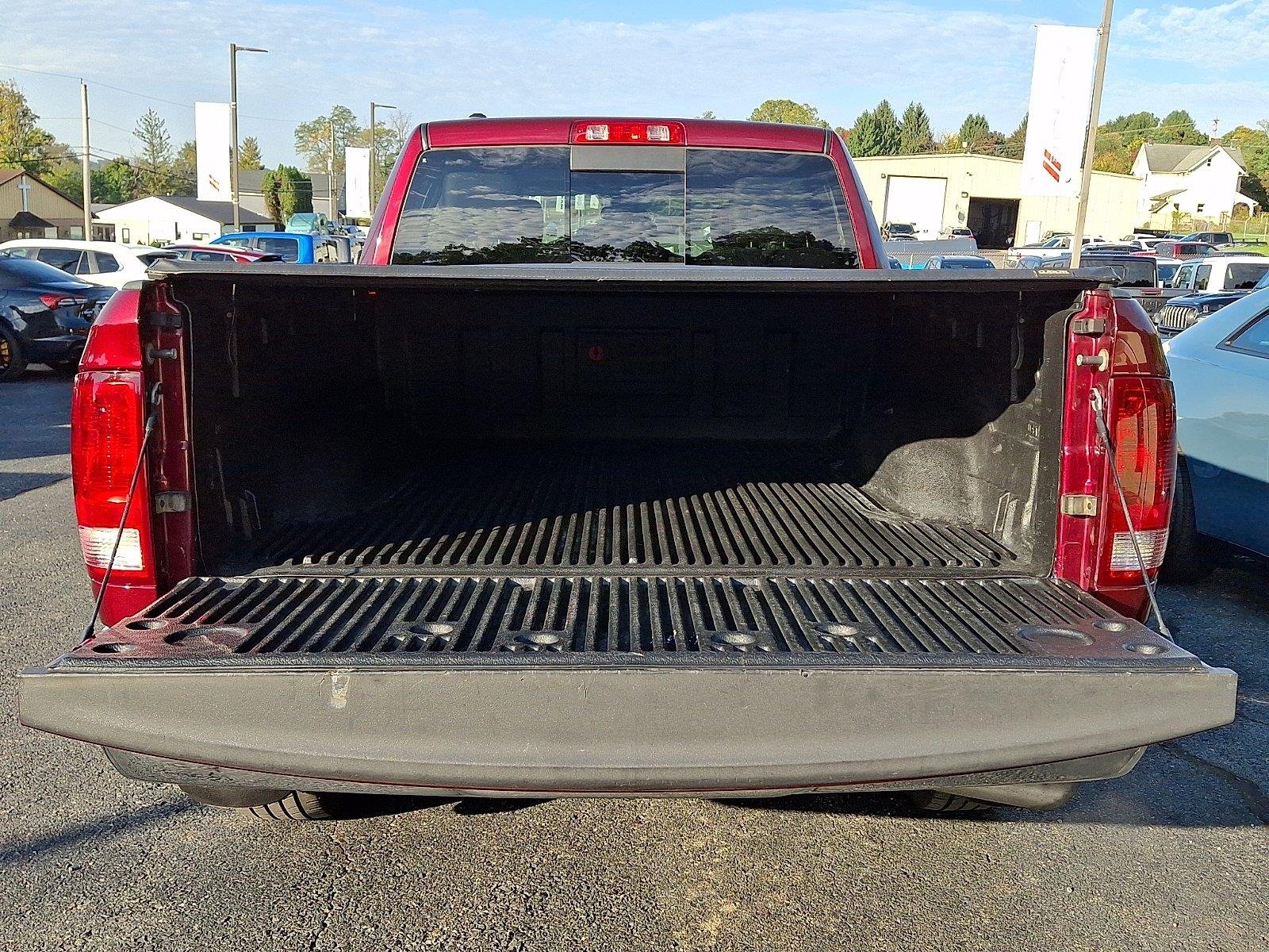 Used 2017 Delmonico Red Pearlcoat Ram SLT image 28