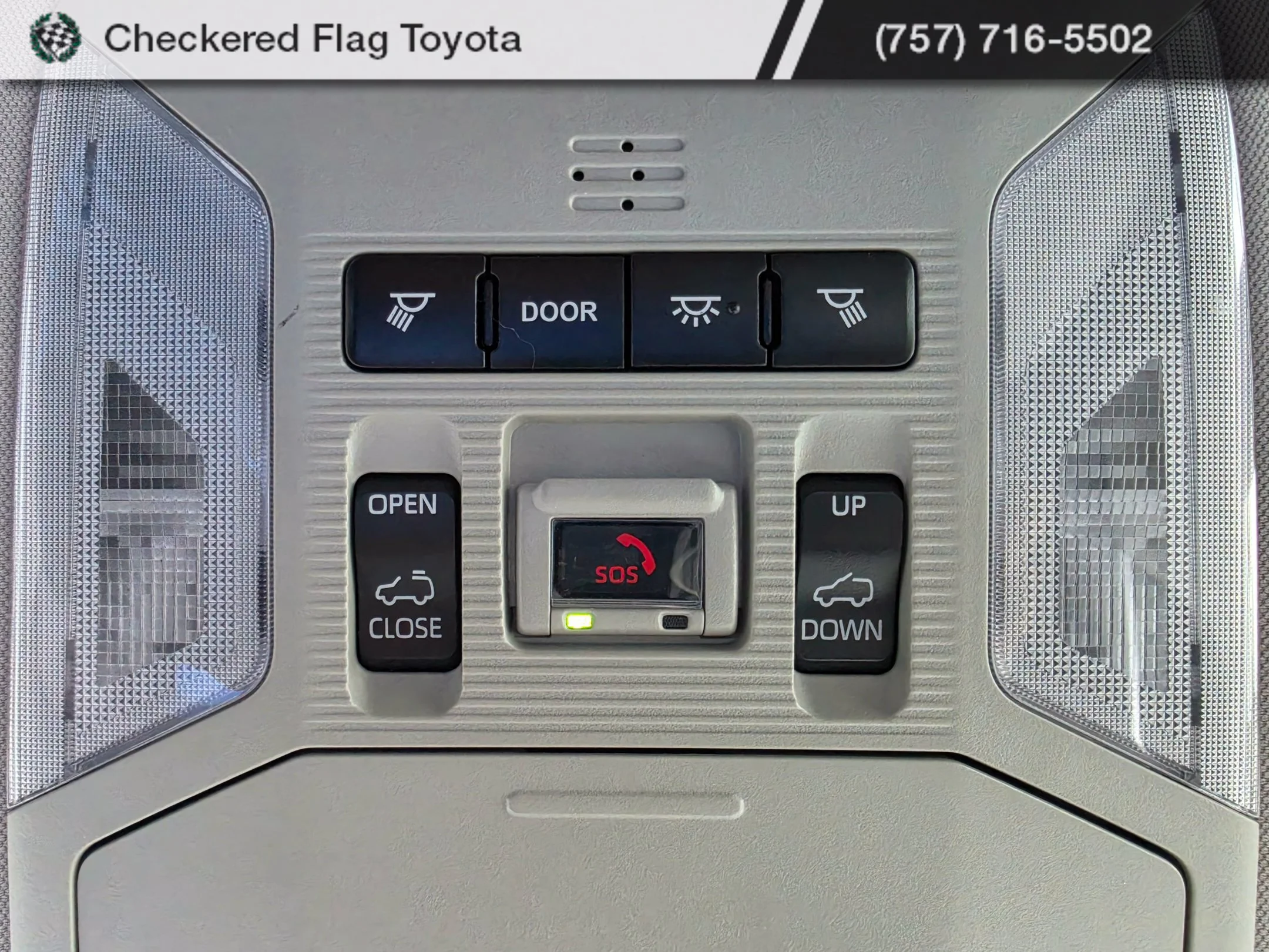 Used 2020 Lunar Rock Toyota XLE Premium image 10