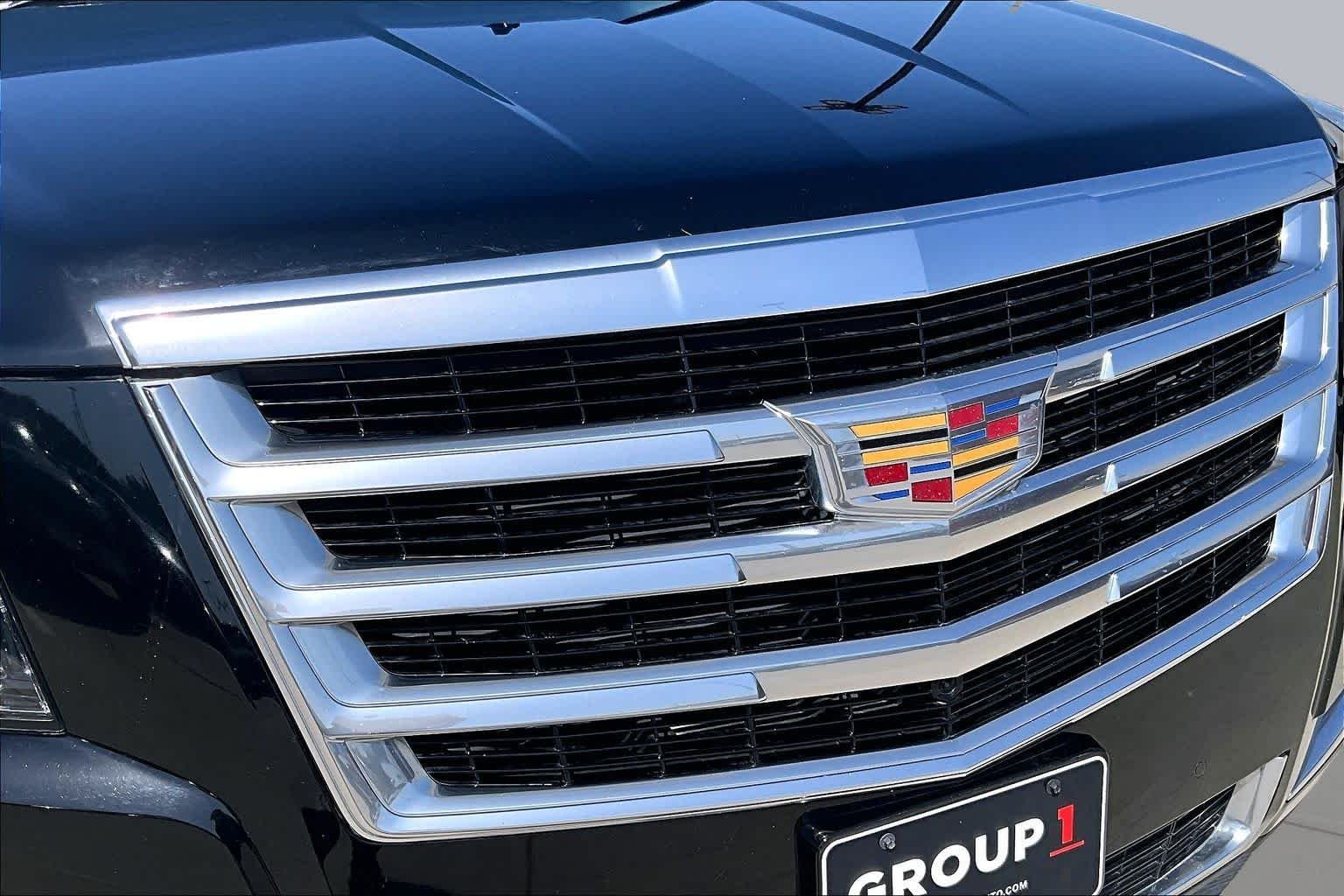 Used 2020 Black Raven Cadillac Luxury image 28