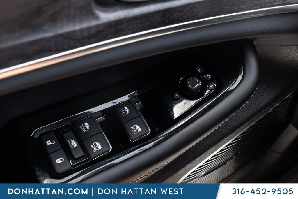 Used 2023 Gray Jeep Overland 4xe image 11
