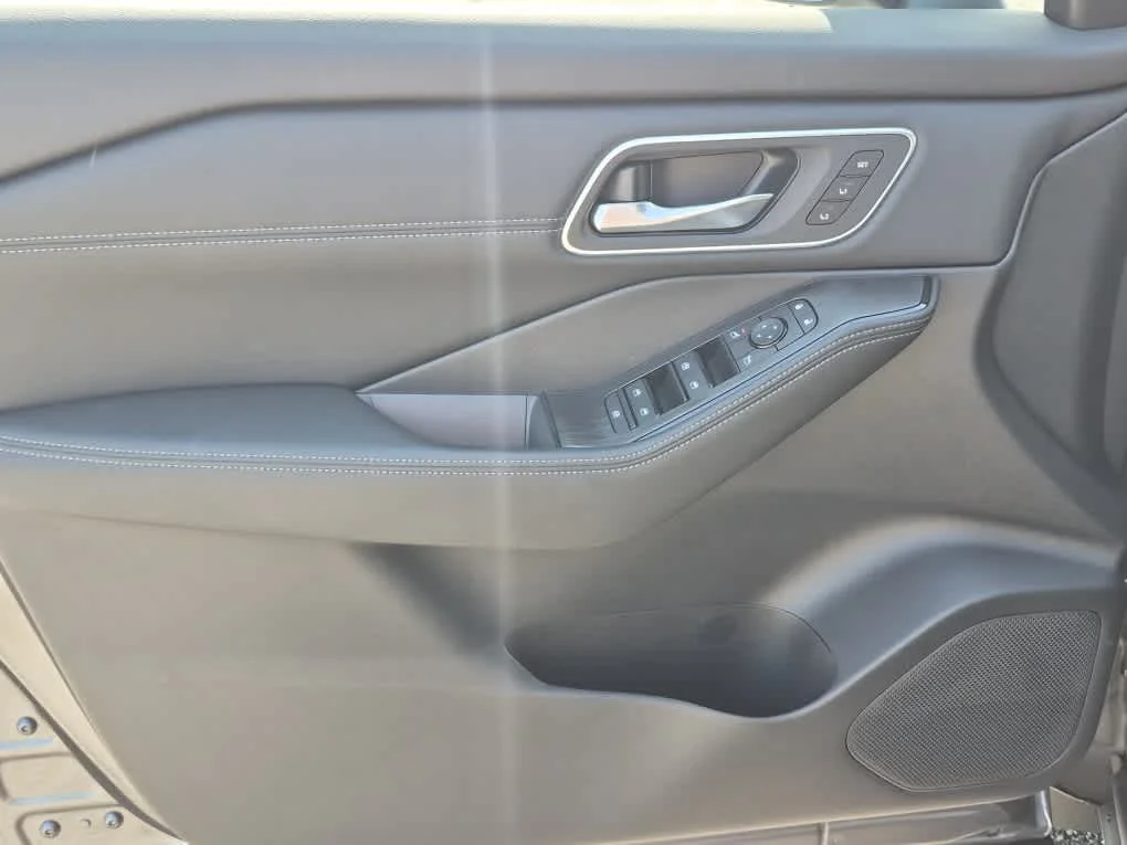 New 2026 Gun Metallic Nissan Platinum image 10