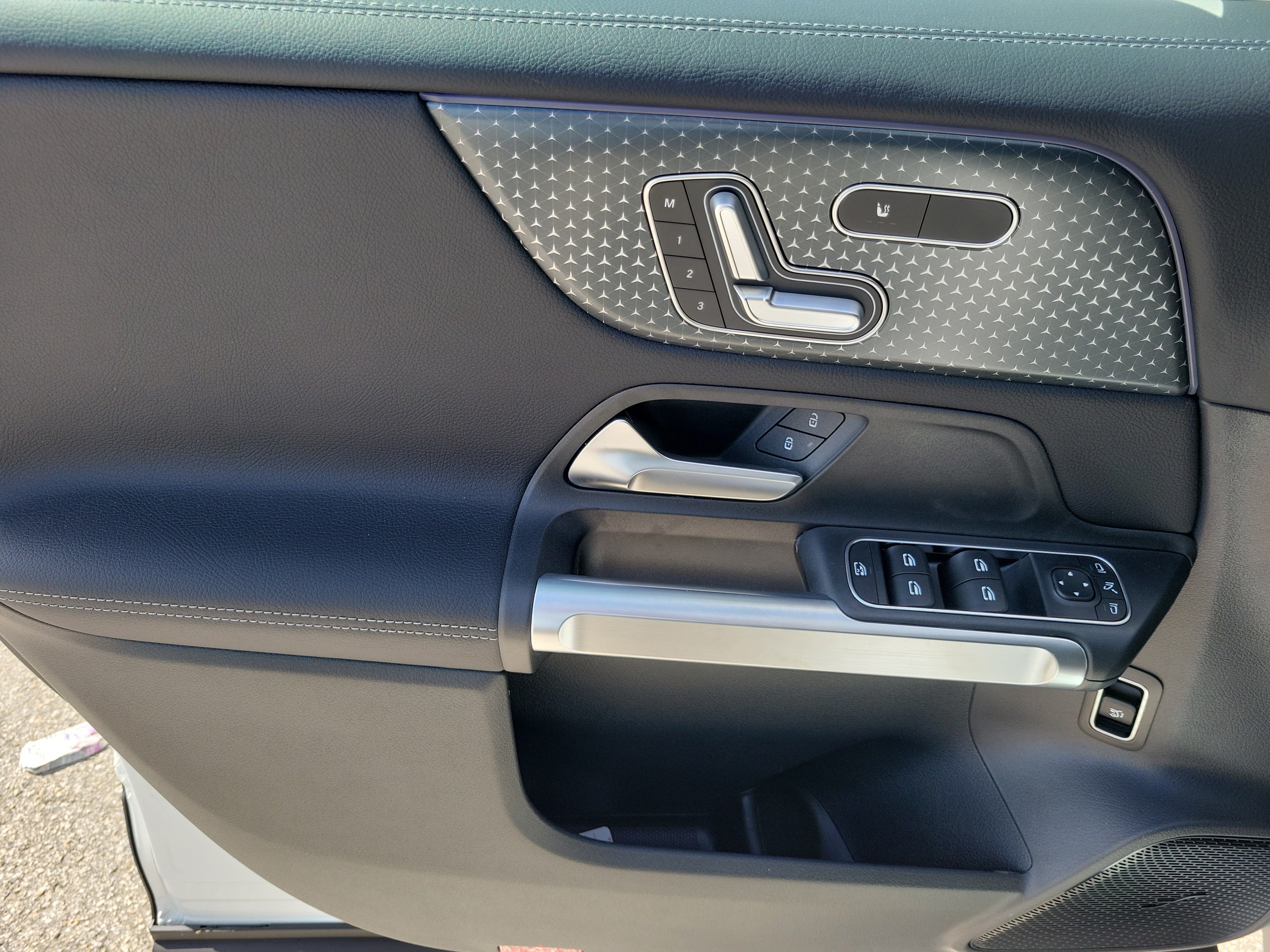 New 2026 Polar White Mercedes-Benz GLB 250 image 48