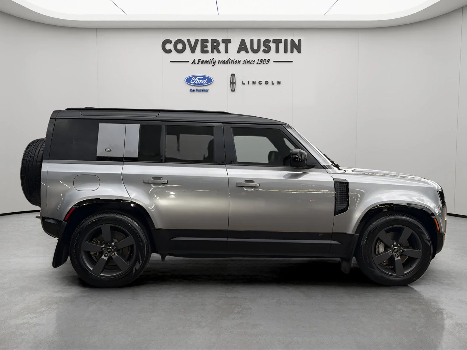 Used 2021  Land Rover X-Dynamic SE image 6