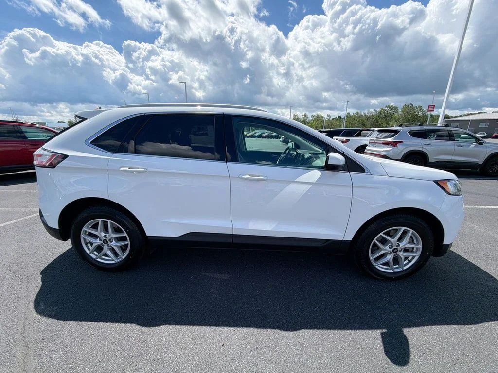 Used 2024 White Ford SEL image 9