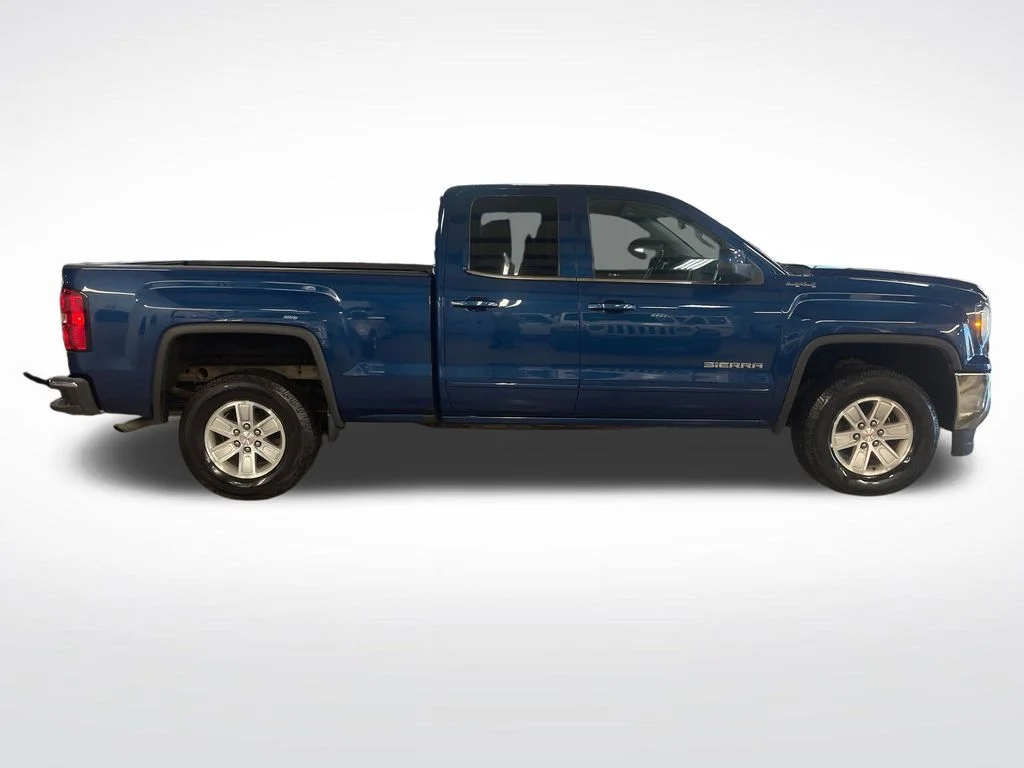 Used 2018 Blue GMC SLE image 7