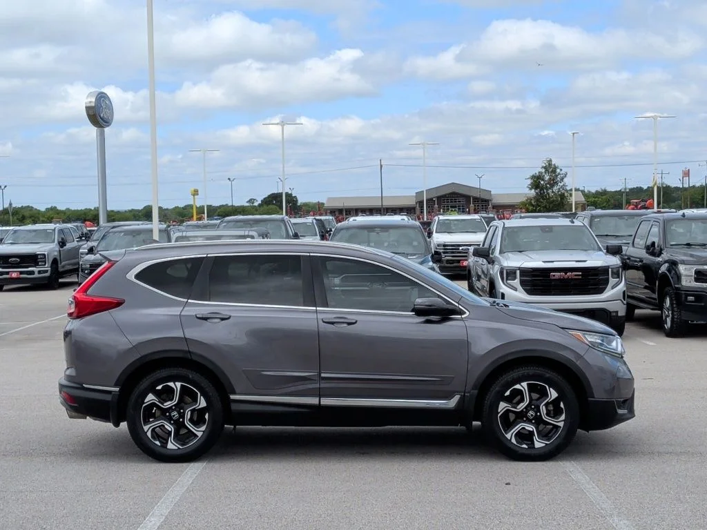 Used 2018 Lunar Silver Metallic Honda Touring image 8