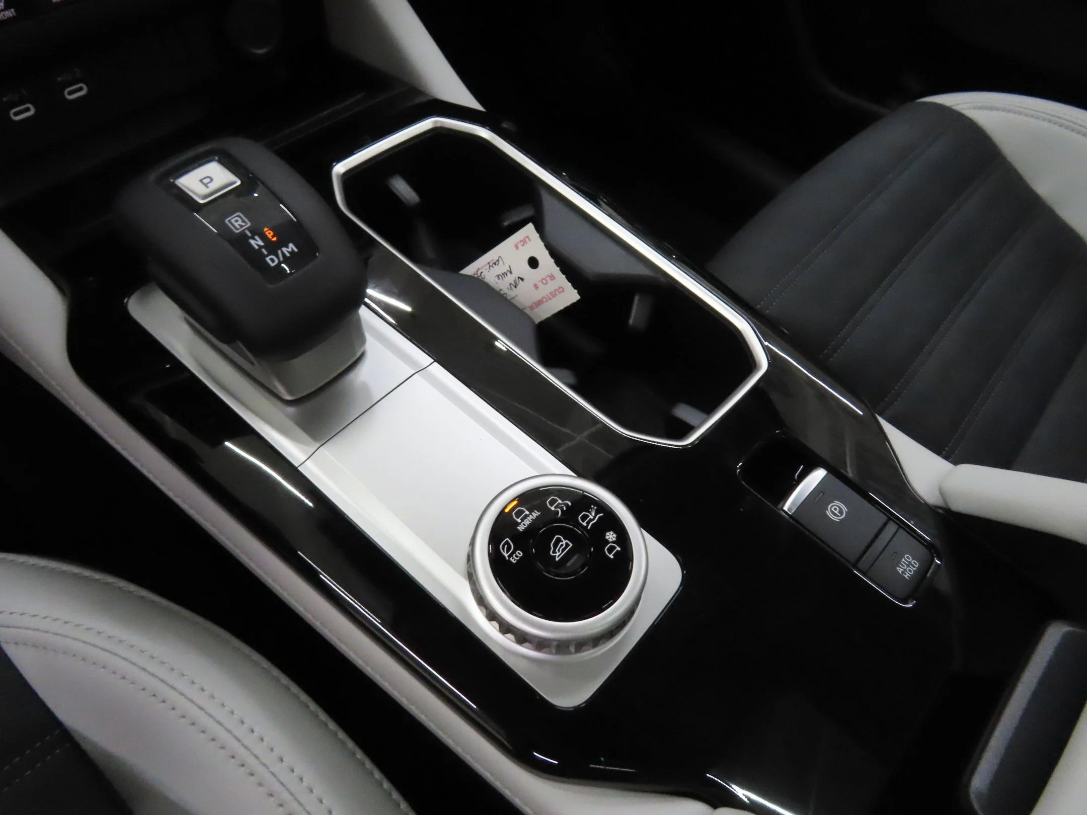 2025 Mitsubishi Outlander SE - Photo 16