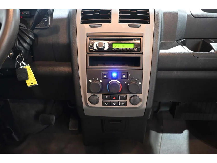Used 2014 WHITE VPG DX Mobility Handicap Van image 23