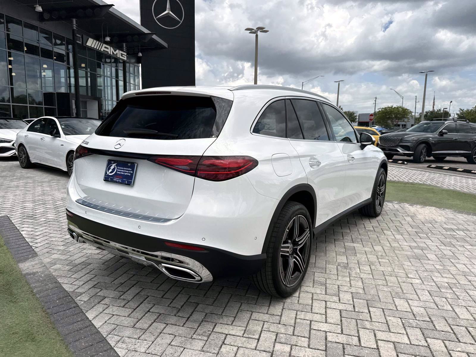 New 2027 Polar White Mercedes-Benz 300 SUV image 5