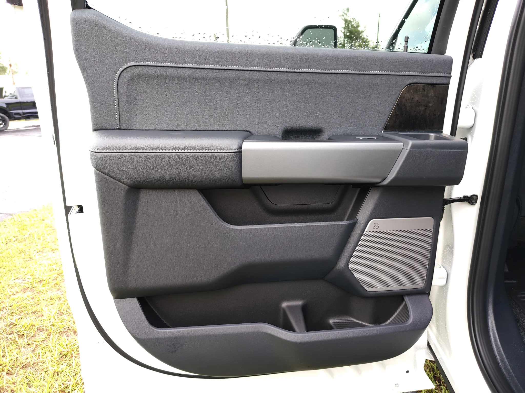 New 2027 Star White Metallic Tri-Coat Ford F-350® Lariat® image 15