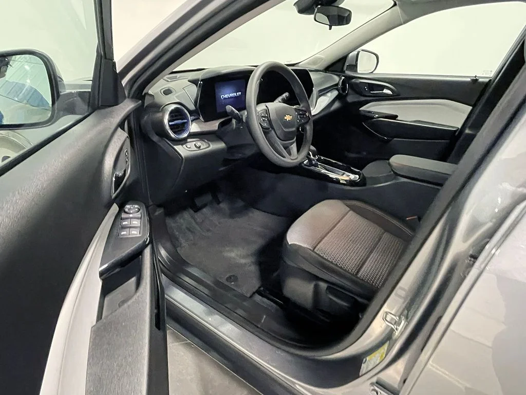 Used 2025 Gray Chevrolet LT image 17