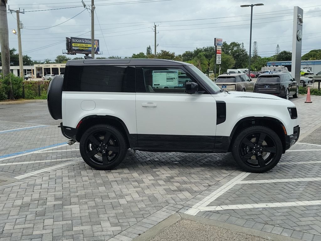 New 2026 Fuji White Land Rover V8 image 6