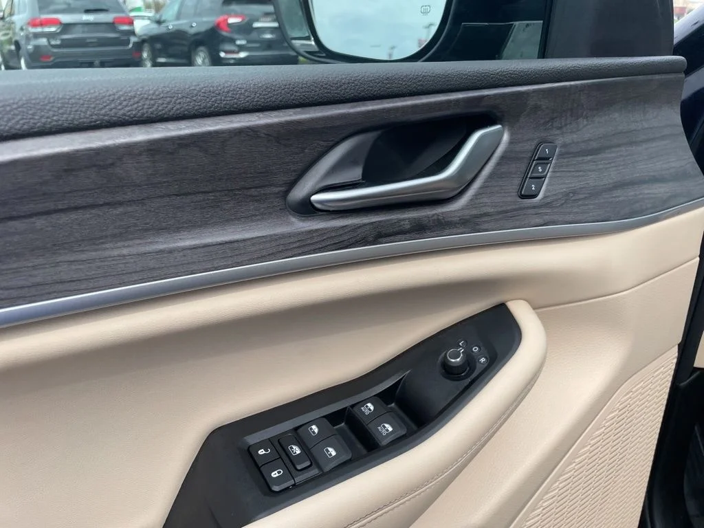 Used 2024 Black Jeep Limited image 17