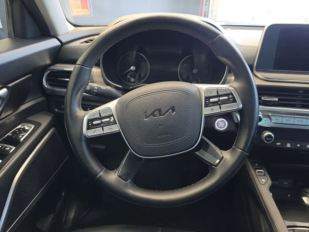 Certified Used 2022 White Kia EX image 22