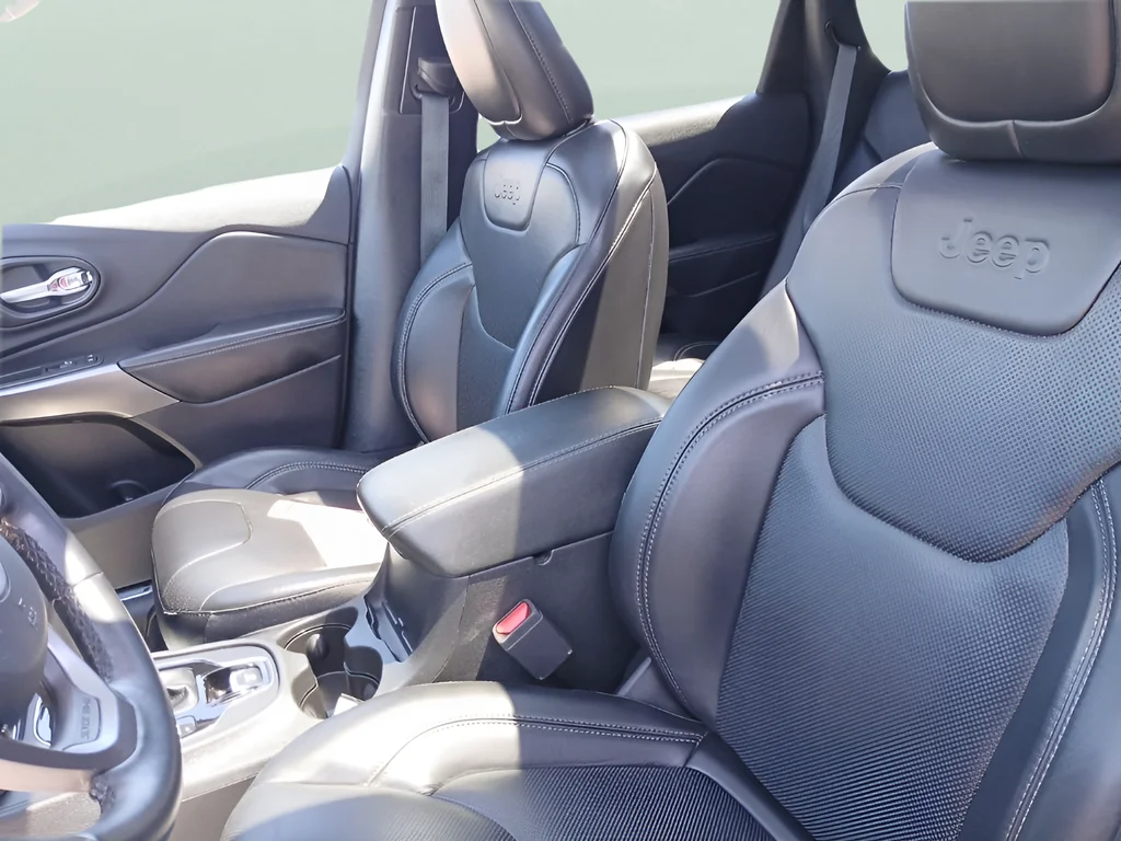 Used 2021 Red Jeep Limited image 25