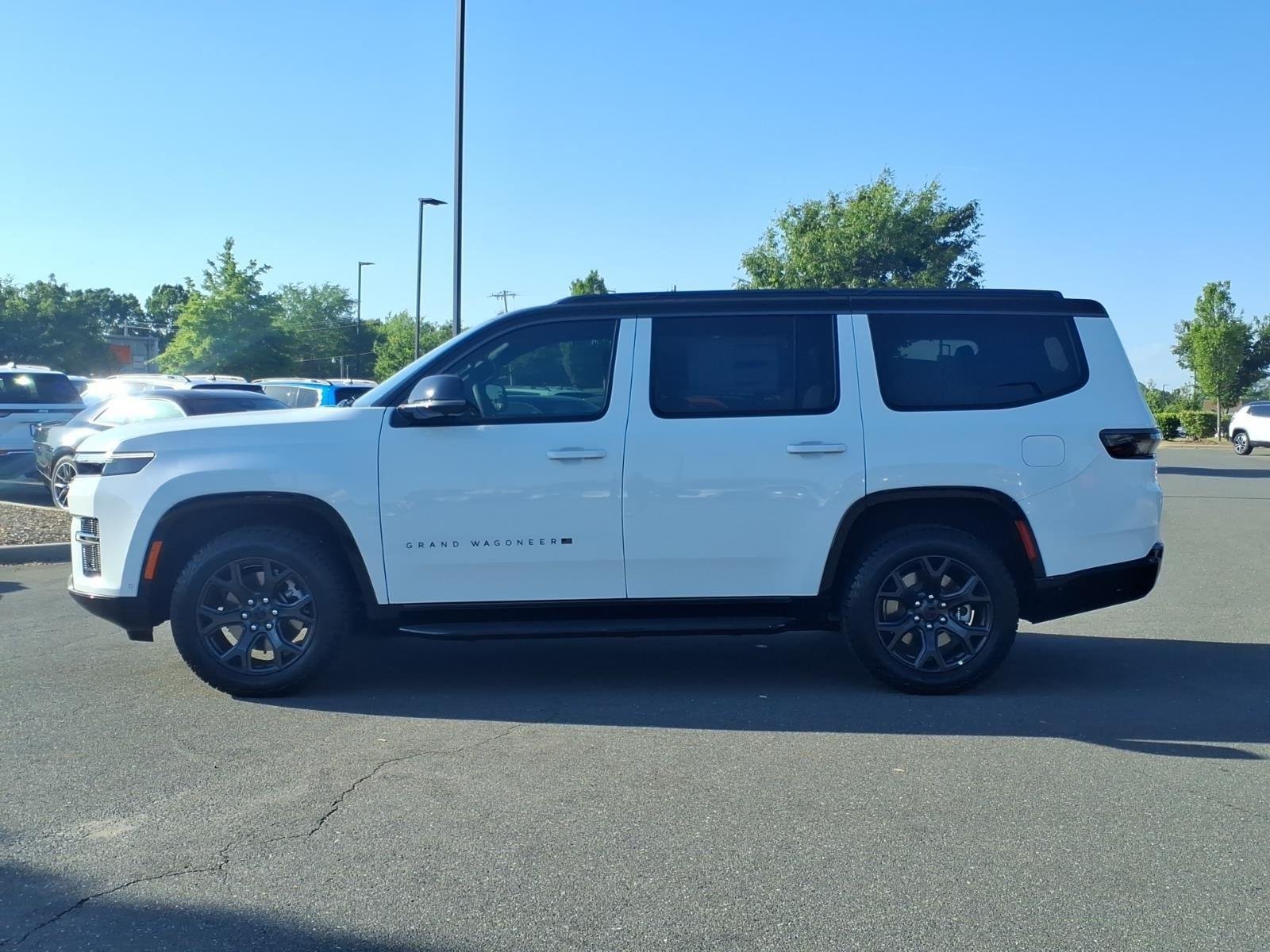 New 2026 Bright White Clear-Coat Exterior Paint Jeep Upland image 3