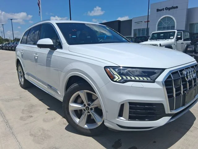 2023 Audi Q7 45 Premium Plus