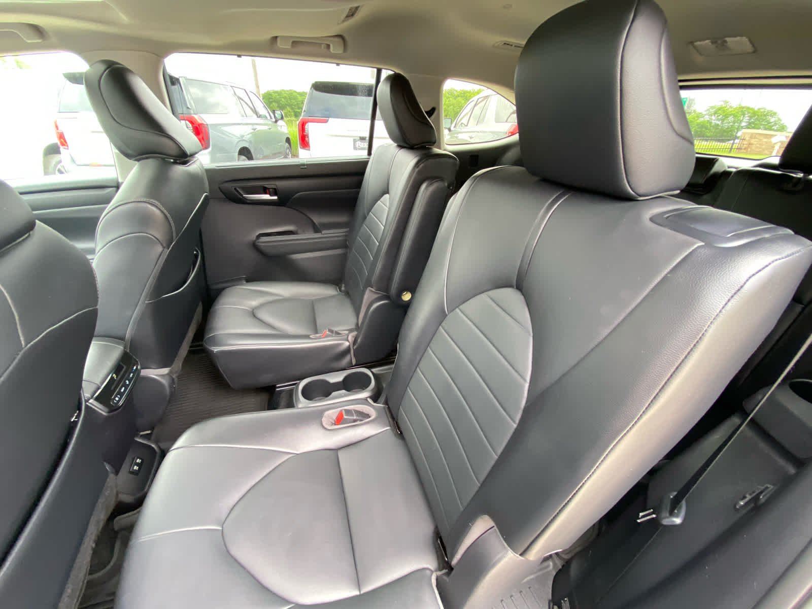 Used 2020  Toyota Hybrid XLE image 21