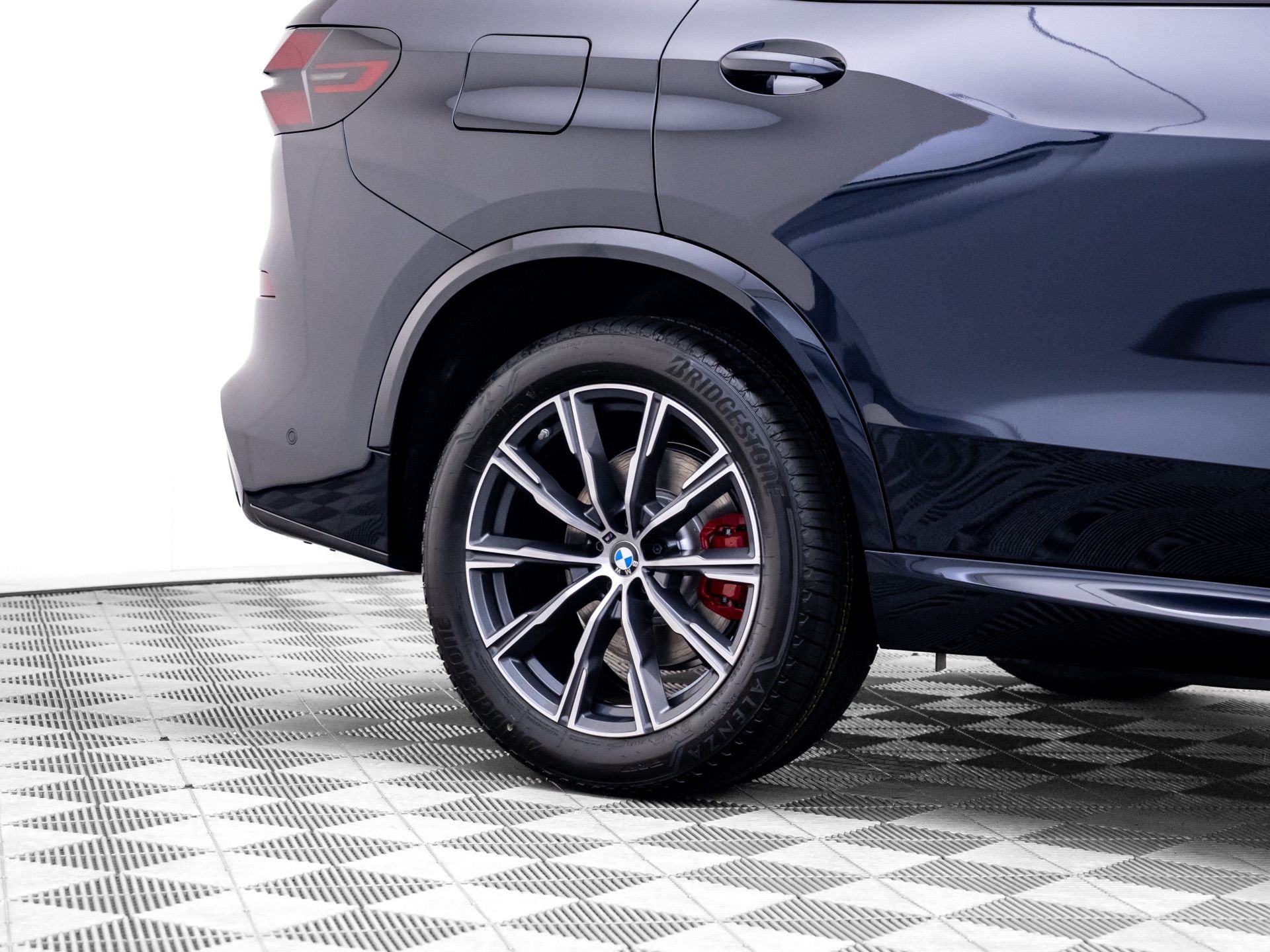 New 2026 Carbon Black Metallic BMW xDrive40i image 36