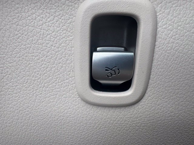 Used 2023 Polar White Mercedes-Benz C 300 image 11