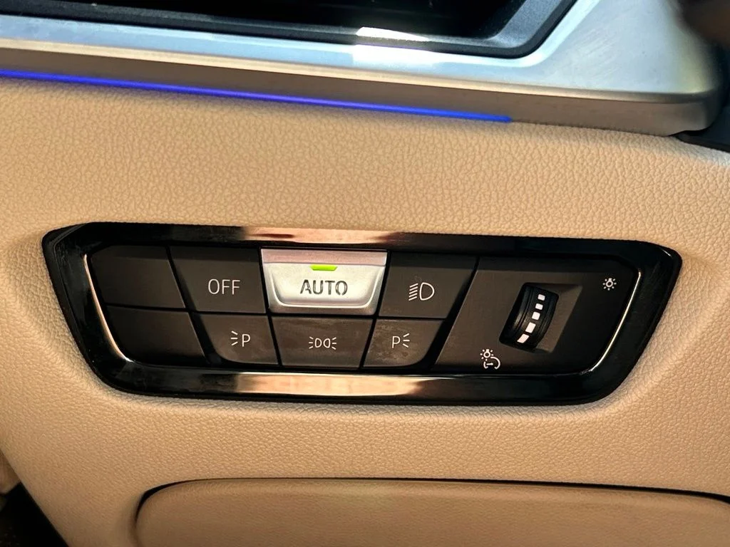 Used 2019 Jet Black BMW 330i image 31
