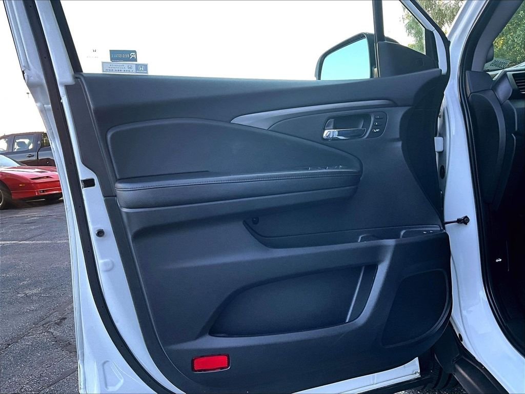 Used 2022 White Honda Special Edition image 9