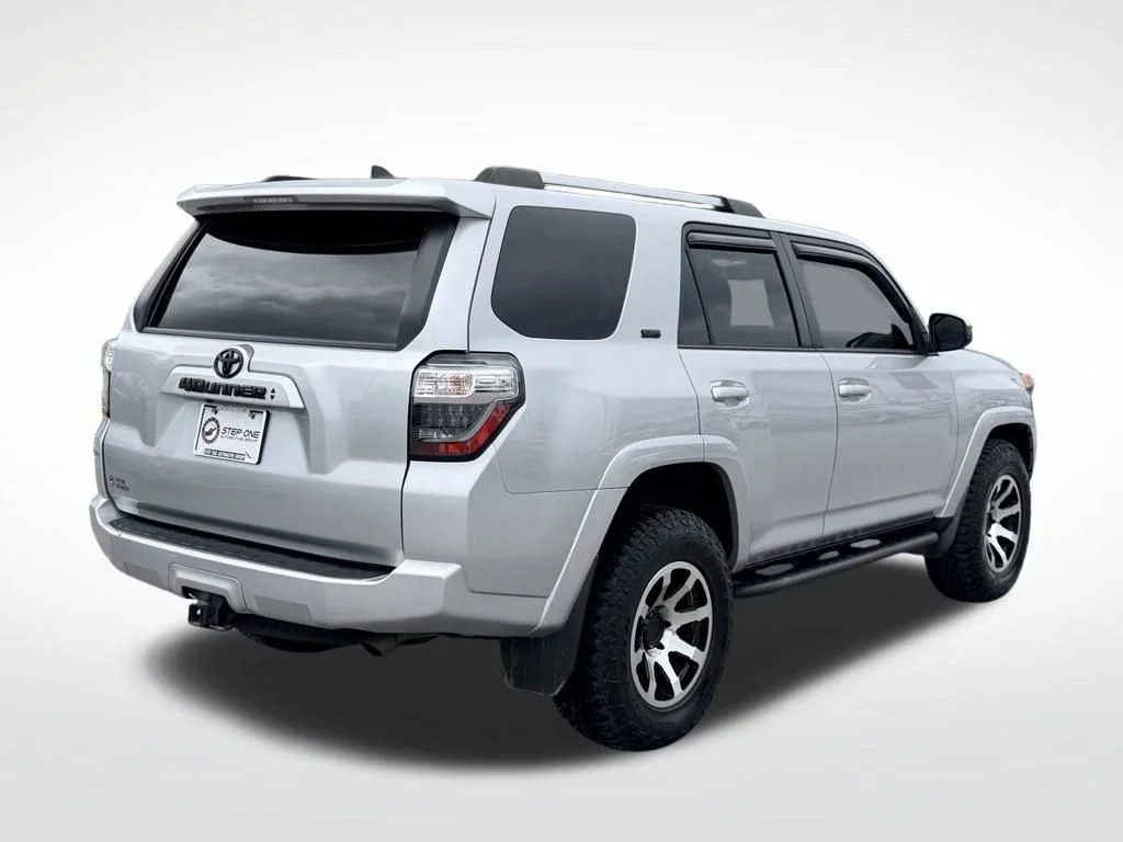 Used 2021 Silver Toyota SR5 image 6