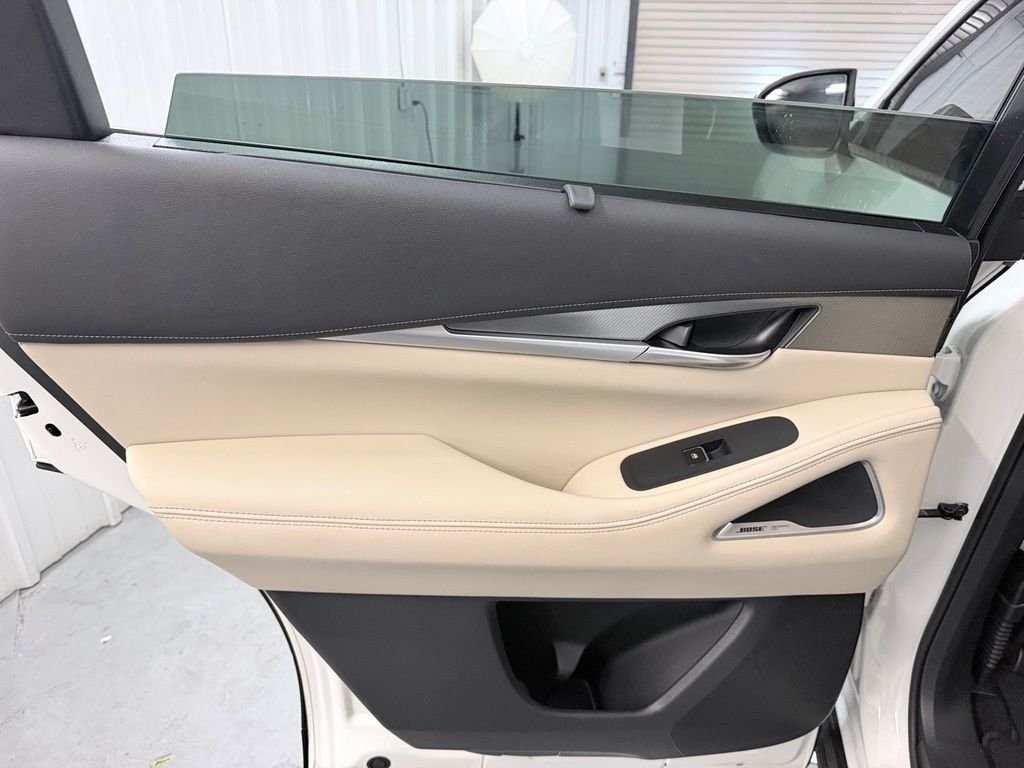 Used 2023 White INFINITI LUXE image 33