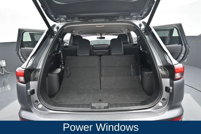 Used 2022  Mitsubishi SE image 18