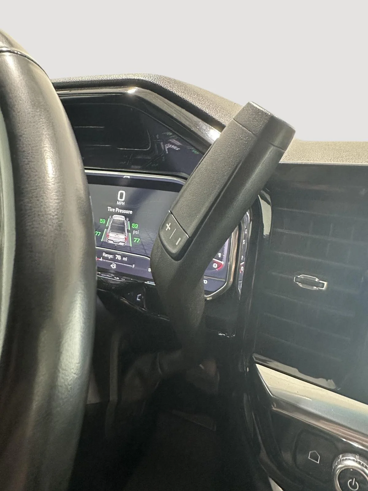 Used 2025 Summit White GMC SLE image 15