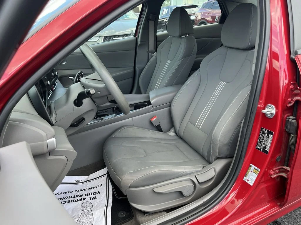 Used 2023 Red Hyundai Blue image 17