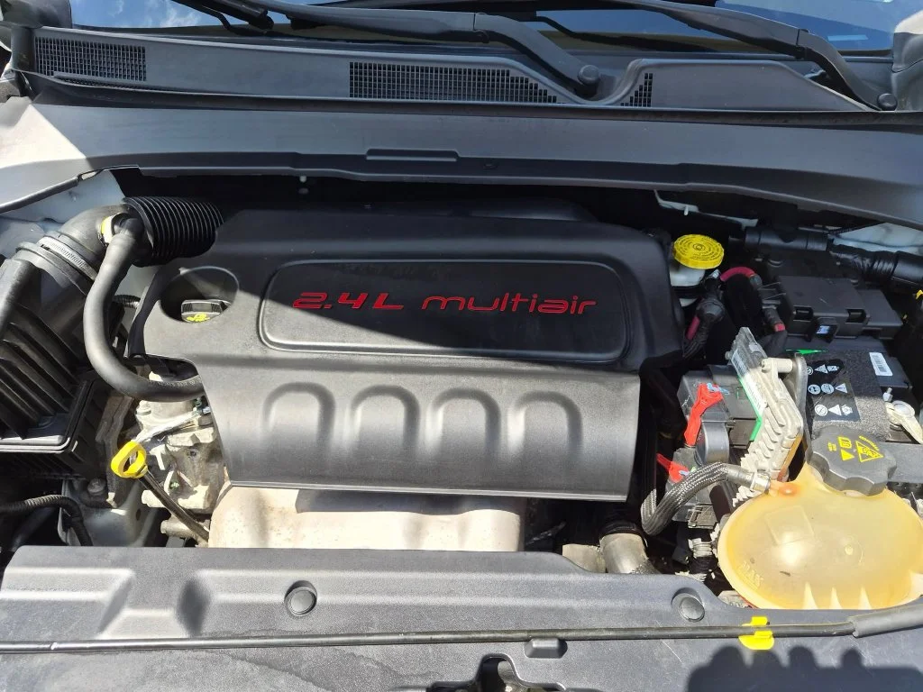Used 2018 White Jeep Latitude image 26